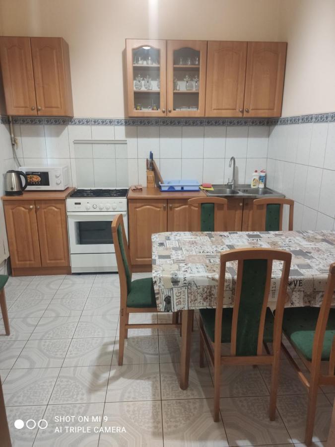 Apartments Domovik ,Kirilla I Mefodiya, 5 Mukatsjeve Eksteriør bilde