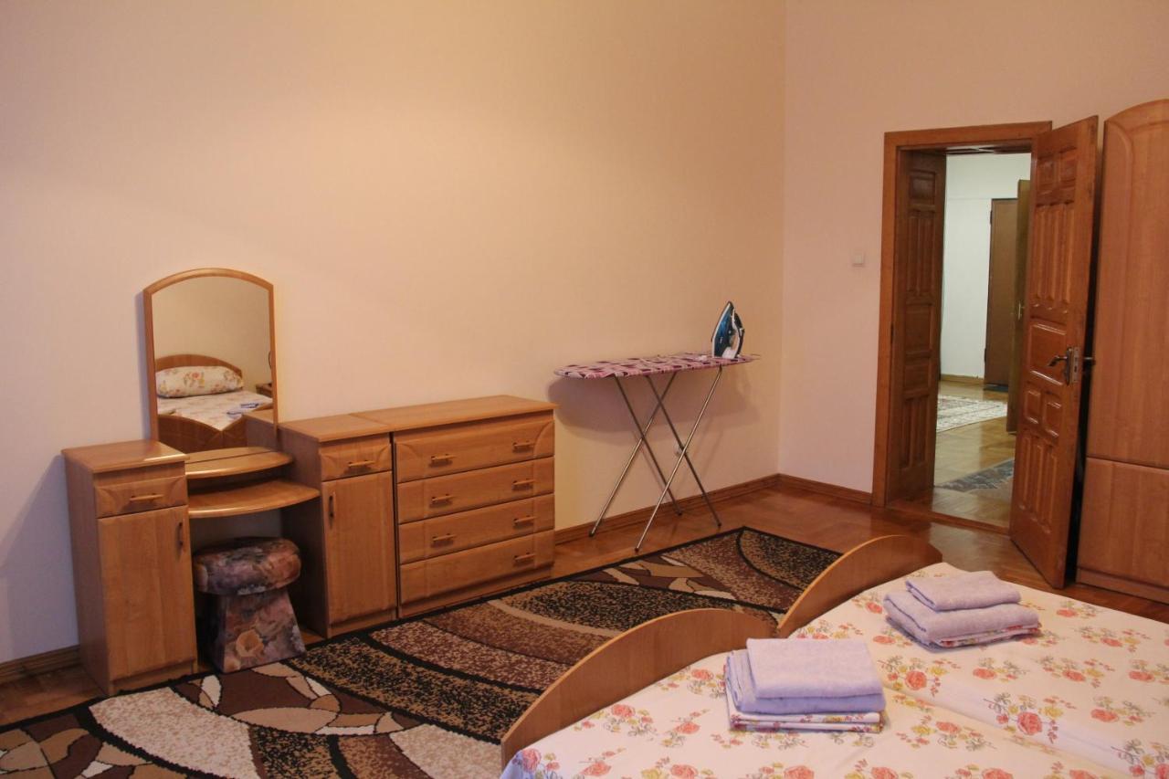 Apartments Domovik ,Kirilla I Mefodiya, 5 Mukatsjeve Eksteriør bilde